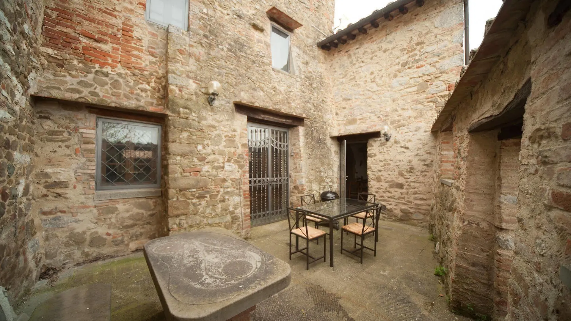 Casale Rosennano Guest House Siena Italy
